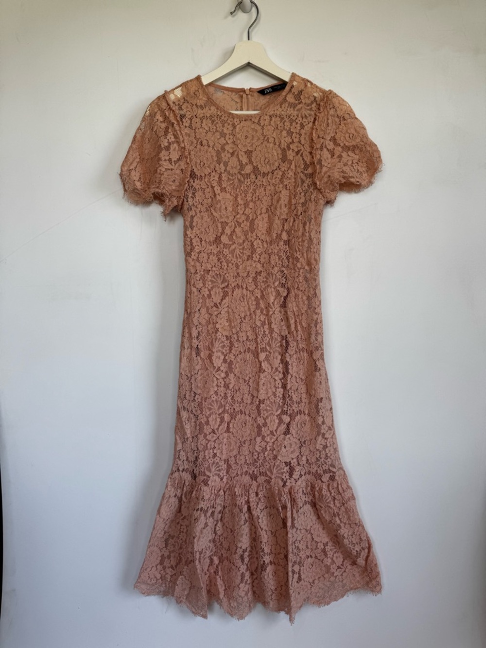 Zara Lace Puff-Sleeve Midi Dress in Blush Size Medium